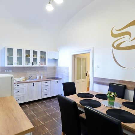 Foter Apartman Eger Buitenkant foto