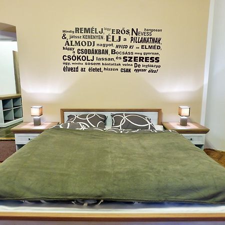 Foter Apartman Eger Buitenkant foto