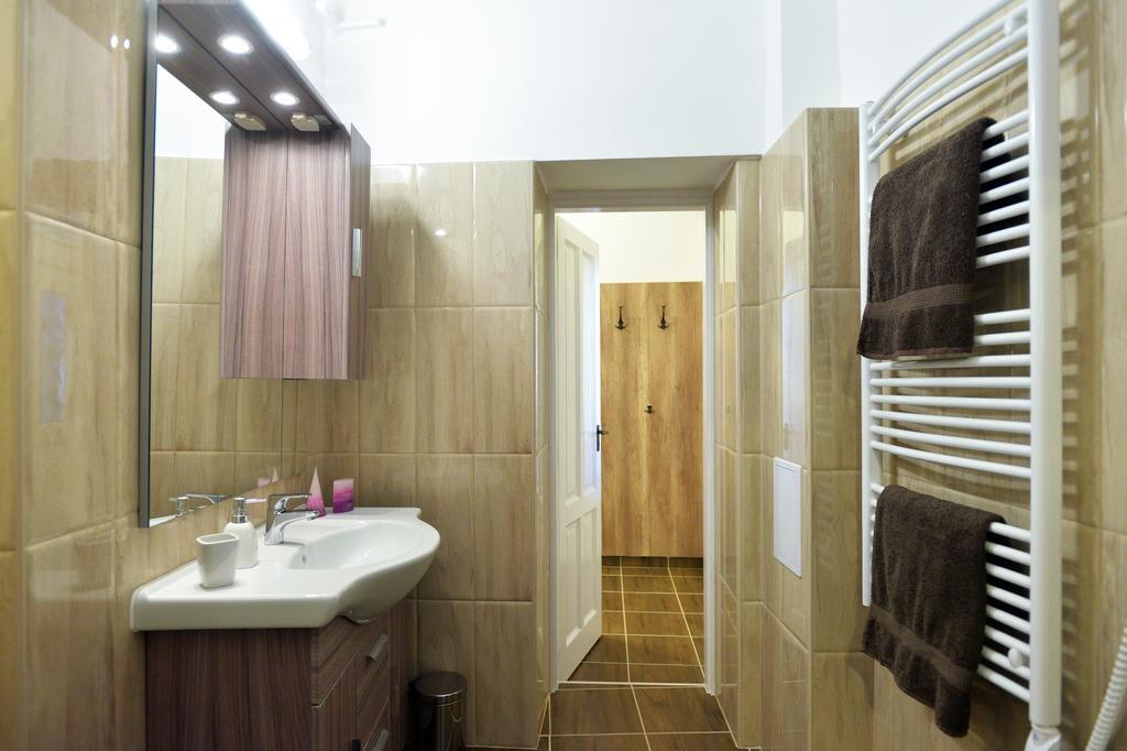 Foter Apartman Eger Buitenkant foto
