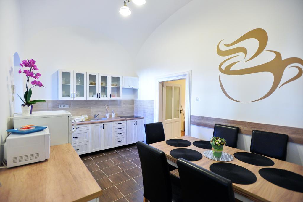 Foter Apartman Eger Buitenkant foto