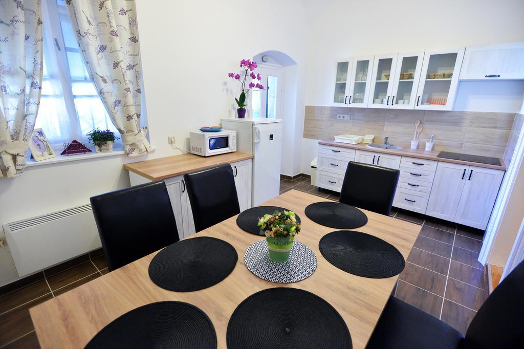 Foter Apartman Eger Buitenkant foto