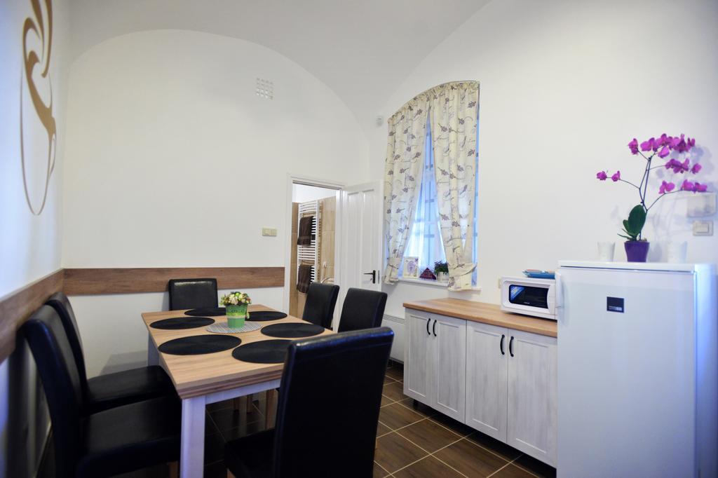 Foter Apartman Eger Buitenkant foto
