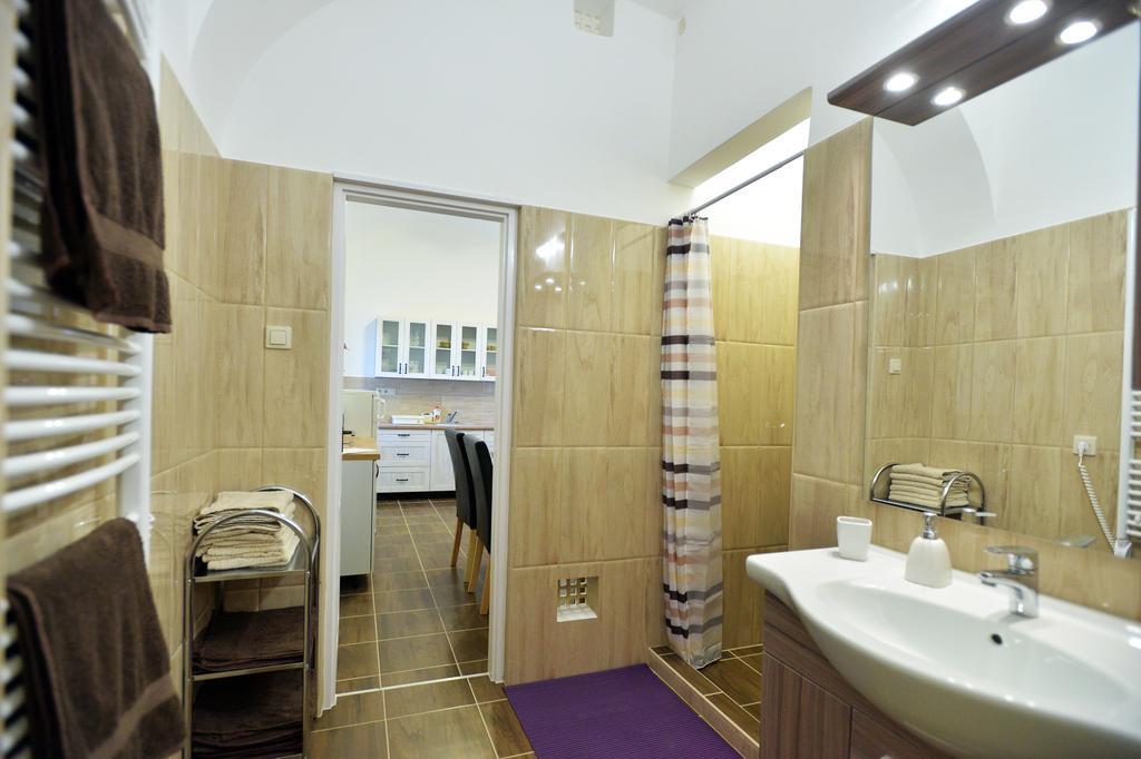 Foter Apartman Eger Buitenkant foto