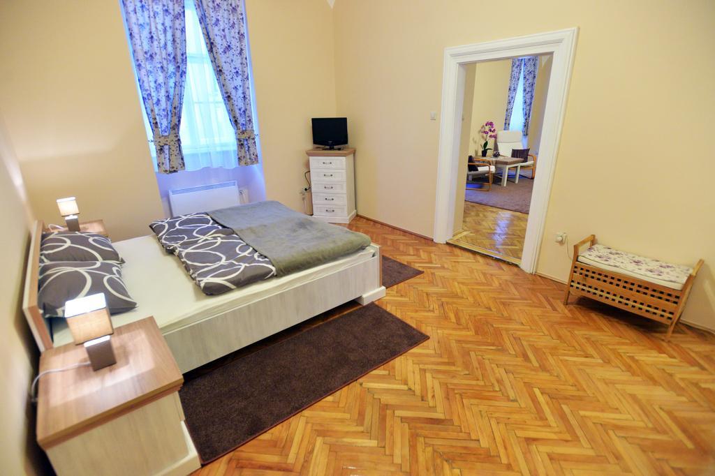 Foter Apartman Eger Buitenkant foto